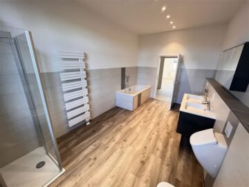 freundliche 4-Zimmer-Wohnung mit Tageslichtbad!, 07546 Gera, Etagenwohnung